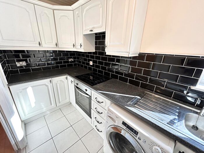 2 Bedroom Flat To Rent In Hodge Road, Worsley, M28