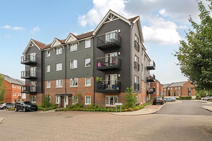 1 Bedroom Flat For Sale In Eden Road, Dunton Green, Sevenoaks, TN14