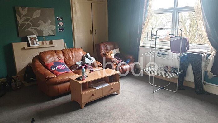 2 Bedroom Flat To Rent In Flat - Otley Road, Oakwood Court, Headingley, LS16