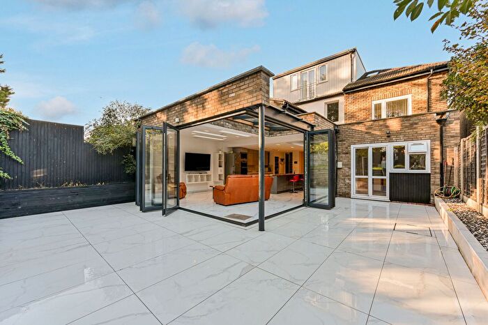 4 Bedroom Semi-Detached House For Sale In Selsdon Road, South Croydon, CR2
