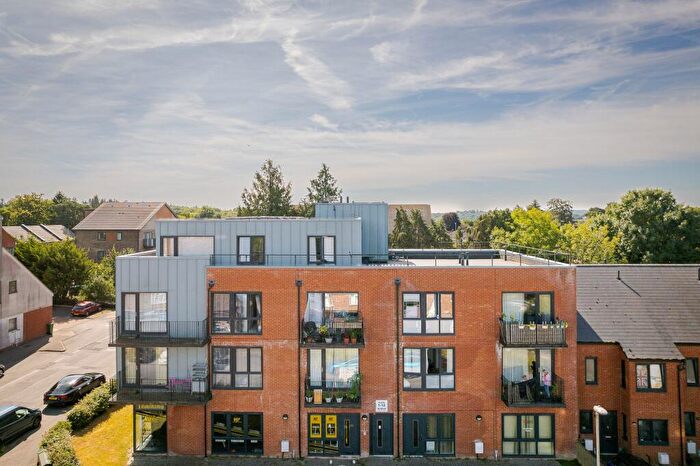 2 Bedroom Flat For Sale In Holtye Avenue, East Grinstead, RH19