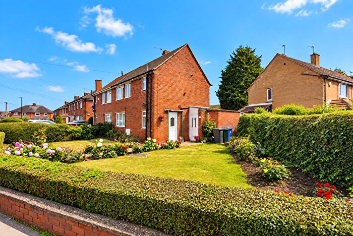 3 Bedroom Semi-Detached House For Sale In Pinewood Avenue, Armthorpe, Doncaster, DN3
