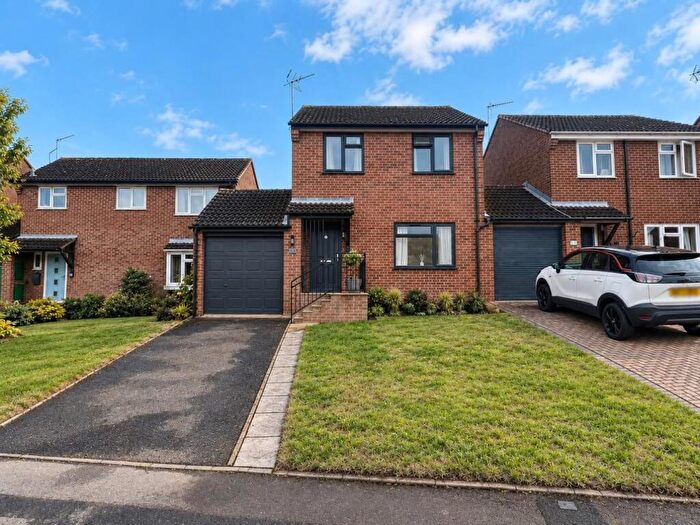 3 Bedroom Link Detached House For Sale In Everside Lane, Cam, GL11