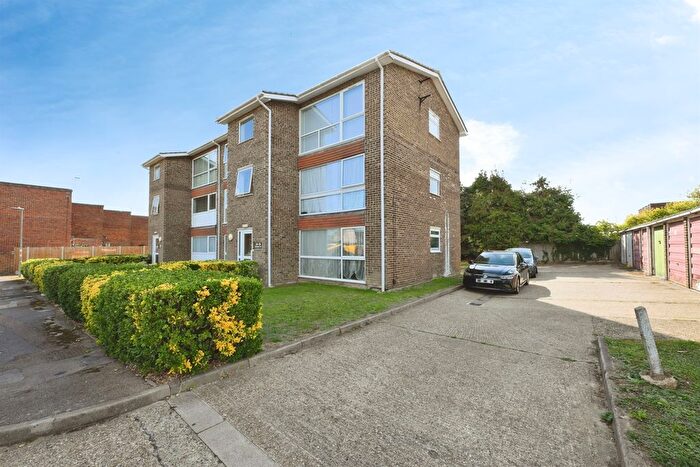 1 Bedroom Flat For Sale In Berners Way, Broxbourne, EN10