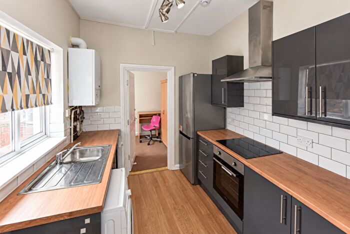 3 Bedroom Flat To Rent In Shortridge Terrace, Newcastle Upon Tyne, NE2