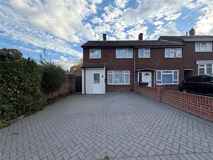 2 Bedroom End Of Terrace House For Sale In Bartelotts Road, Slough, Berkshire, SL2