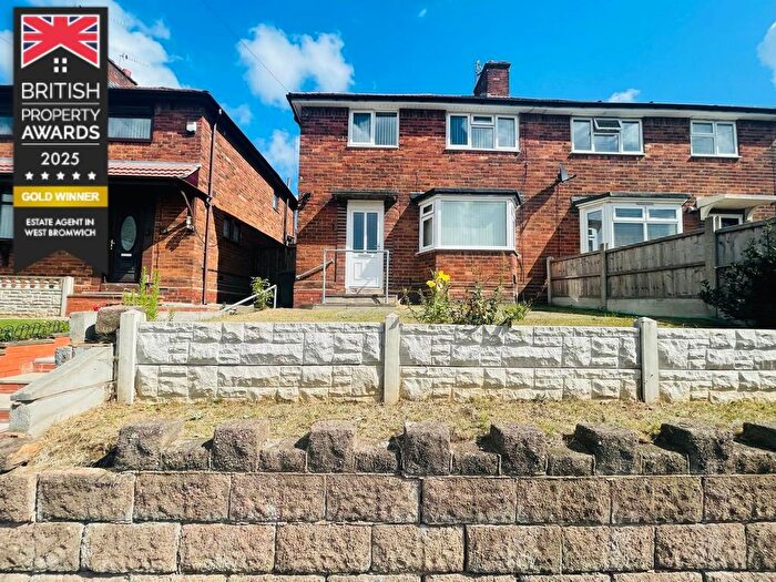 3 Bedroom Semi-Detached House For Sale In Beverley Road, West Bromwich, B71