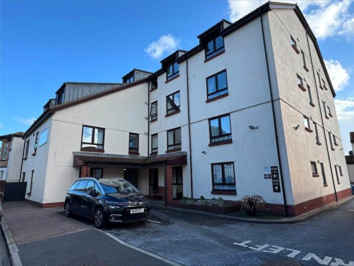 1 Bedroom Flat To Rent In High Street, Dawlish, Devon, EX7