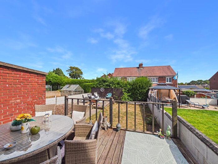 3 Bedroom Semi-Detached House For Sale In Oakfield Crescent, Knottingley, WF11