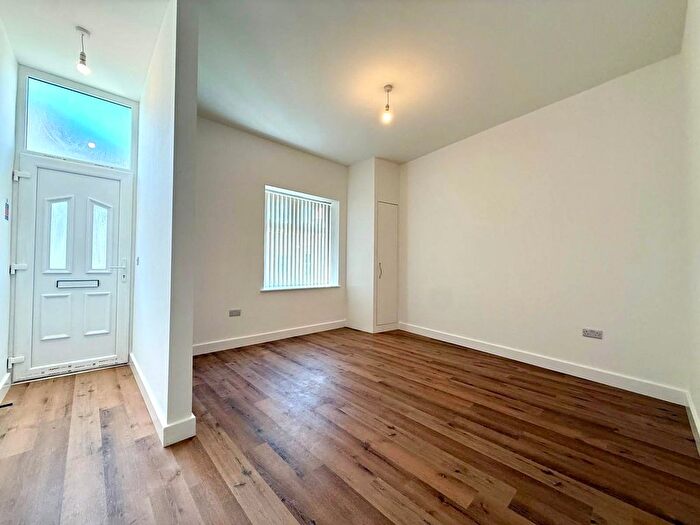 1 Bedroom Flat To Rent In Woodchurch Road, Birkenhead, Merseyside, CH42