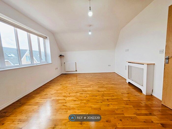 2 Bedroom Flat To Rent In Varcoe Gardens, Hayes, UB3