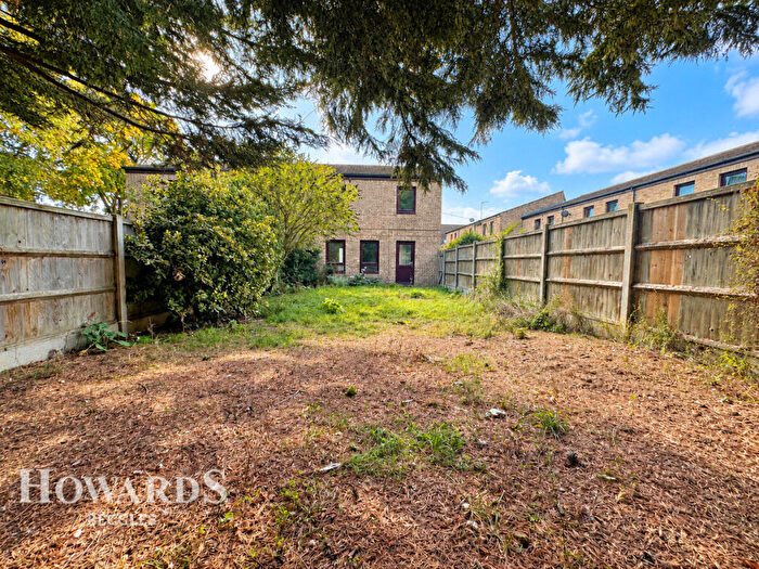 3 Bedroom Semi-Detached House For Sale In Carlford Court, Worlingham, Beccles, NR34