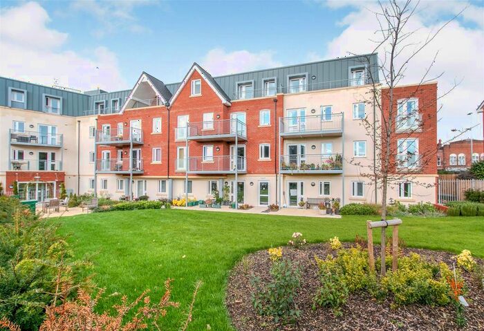1 Bedroom Flat For Sale In Macaulay Road, Broadstone, Dorset, BH18