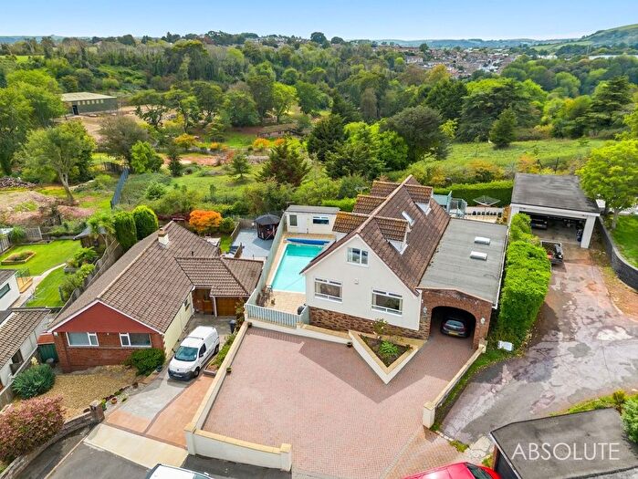 4 Bedroom Detached Bungalow For Sale In Oatlands Drive, Paignton, TQ4