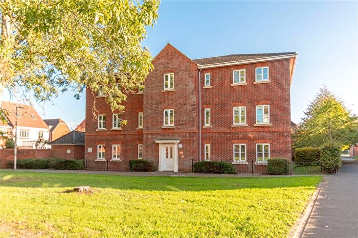 2 Bedroom Apartment For Sale In Rotary Way, Thatcham, Berkshire, RG19