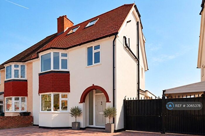 4 Bedroom Semi-Detached House To Rent In Roseberry Gardens, Dartford, DA1