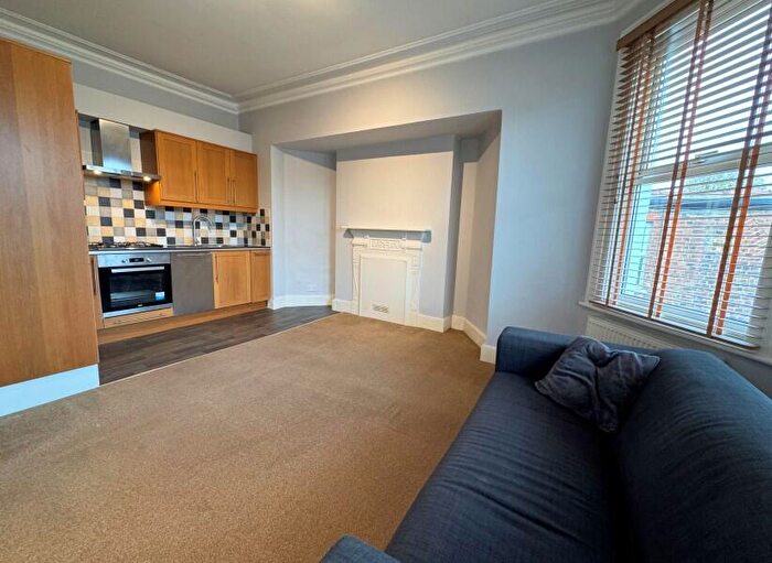 1 Bedroom Flat To Rent In Lichfield Grove, Finchley, N3