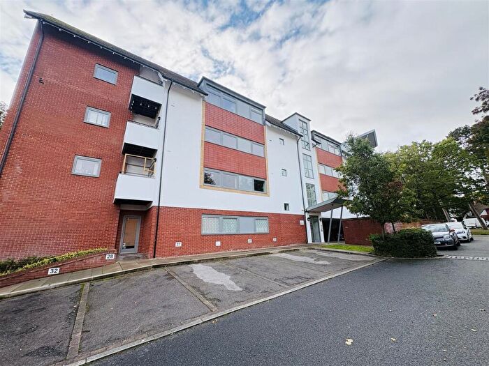 2 Bedroom Apartment To Rent In Woodbrook Grove, B31