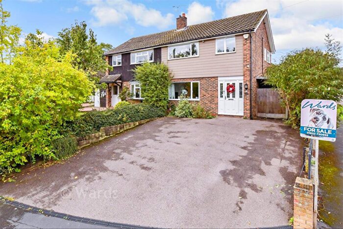3 Bedroom Semi-Detached House For Sale In Freeman Way, Maidstone, Kent, ME15