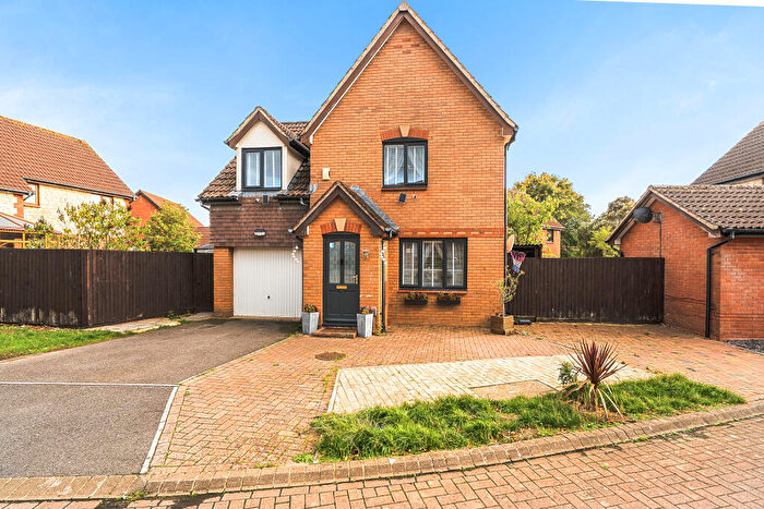 3 Bedroom Detached House For Sale In Standen Way, St Andrews Ridge, Swindon, SN25