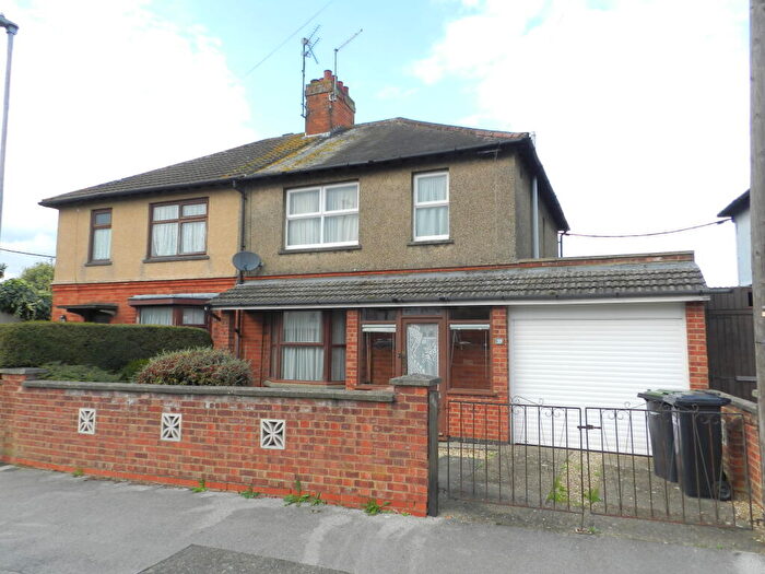 3 Bedroom Semi-Detached House To Rent In Eastfield Crescent, Finedon, North Northamptonshire, NN9