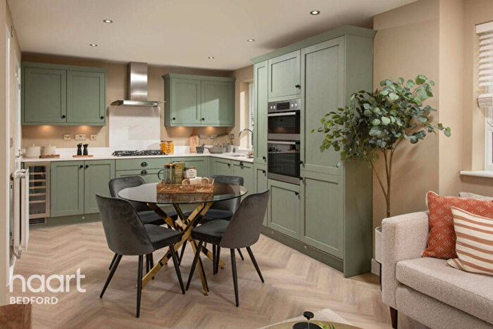 5 Bedroom Detached House For Sale In Willow Grove, Bedford, MK42