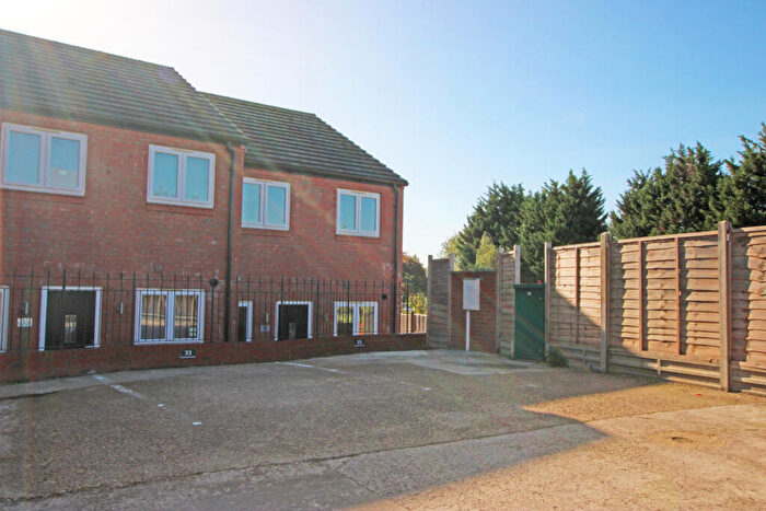 3 Bedroom End Of Terrace House To Rent In Cromwell Road, Kettering, North Northamptonshire, NN16