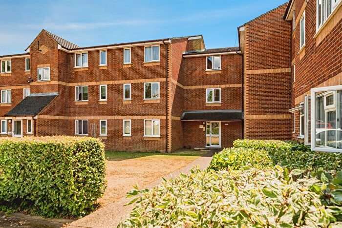 2 Bedroom Flat For Sale In Walpole Road, Slough, SL1