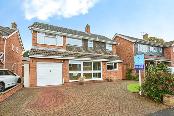 4 Bedroom Detached House For Sale In Oaklands Road, Etwall, Derby, DE65