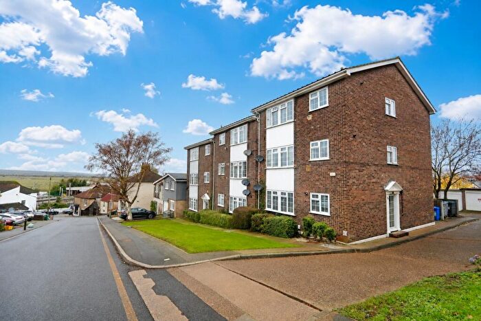 2 Bedroom Flat For Sale In Station Road, South Benfleet, Essex, SS7