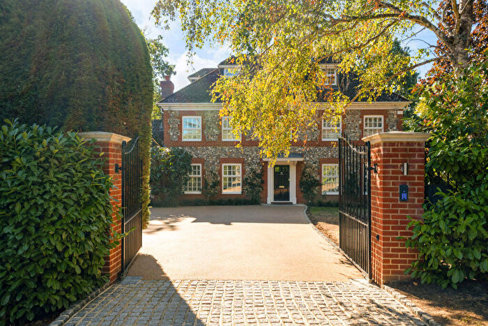5 Bedroom Detached House For Sale In Fairlawn Park, Windsor, SL4