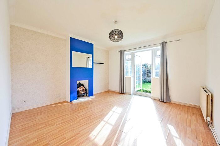 3 Bedroom Property For Sale In Elmshaw Road, Wandsworth, London, SW15