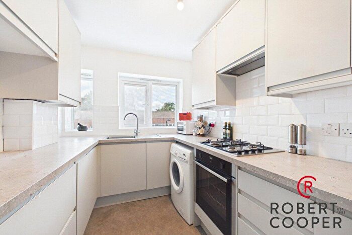 2 Bedroom Apartment For Sale In Green Lane, Northwood, HA6