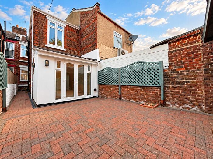 1 Bedroom Flat To Rent In Lyndhurst Road, Portsmouth, PO2