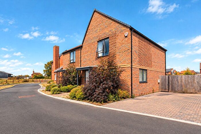3 Bedroom Semi-Detached House For Sale In Hornbeam Way, Godalming, Surrey, GU7
