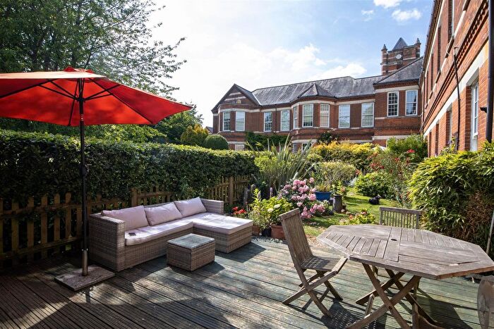 2 Bedroom Flat For Sale In Lords Wood House, Cayton Road, Coulsdon, CR5
