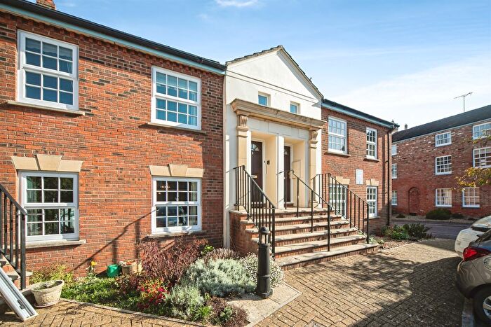 2 Bedroom Flat For Sale In Eastgate Gardens, Taunton, TA1