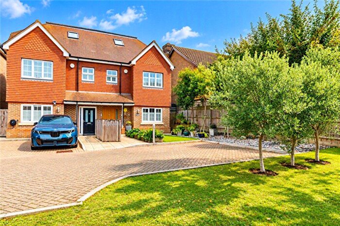 4 Bedroom Semi-Detached House For Sale In Hanbury Mews, Croydon, CR0