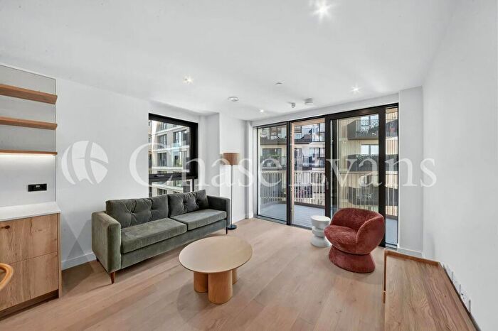 2 Bedroom Flat To Rent In Arbour Heights, Heygate Street, Elephant & Castle, London, SE17