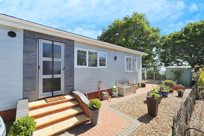 2 Bedroom Mobile/park Home For Sale In Earls Ditton Lane, Hopton Wafers, Kidderminster, DY14