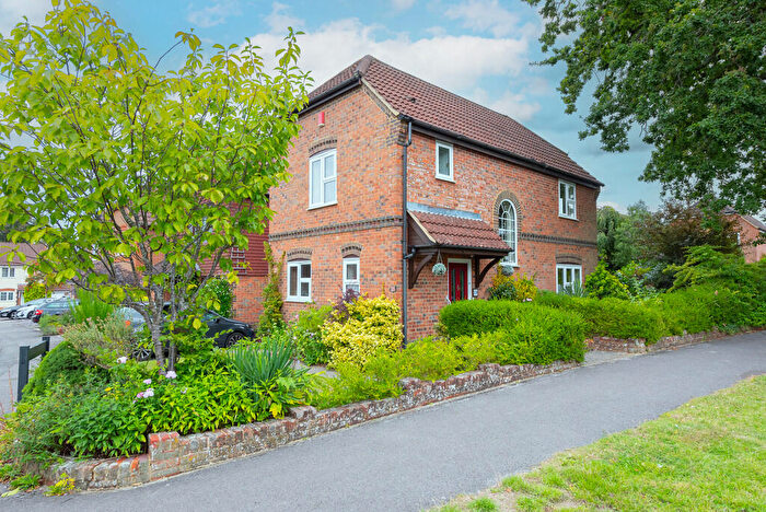 3 Bedroom Detached House For Sale In Lower Moor, Yateley, GU46