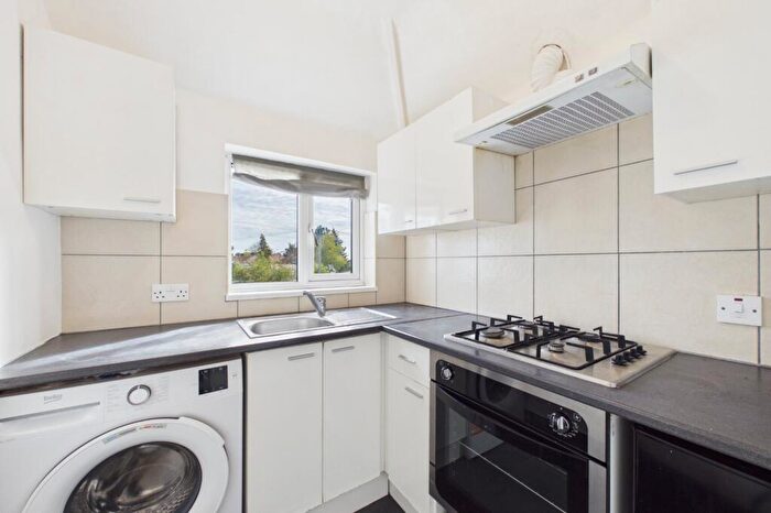 1 Bedroom Flat To Rent In Stafford Avenue, Slough, Berkshire, SL2
