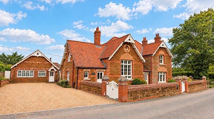 6 Bedroom Detached House For Sale In Shernborne - Substantial Bedroom Residence With Spacious Annexe In Charming Norfolk Village, PE31