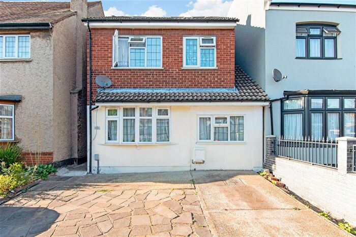 4 Bedroom Semi-Detached House For Sale In Green Lane, Ilford, Essex, IG3