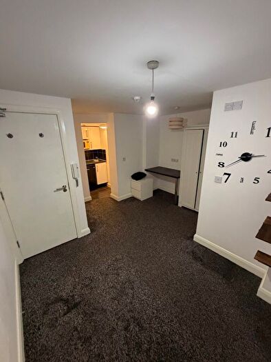1 Bedroom Flat To Rent In Newsome Road, Newsome, Huddersfield, HD4