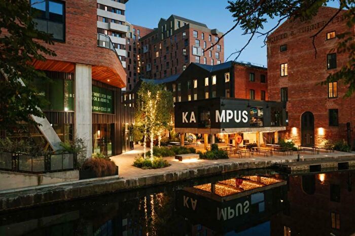 2 Bedroom Apartment To Rent In Kampus, Chorlton Street, Manchester, M1