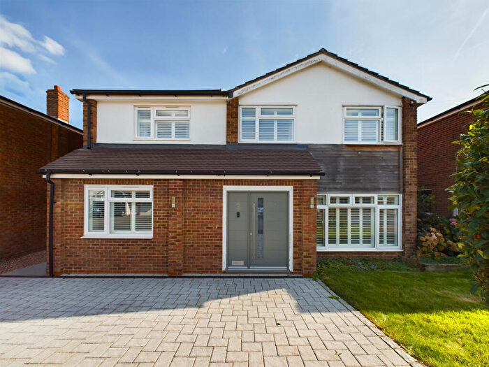 5 Bedroom Detached House To Rent In School Close, Holmer Green, HP15