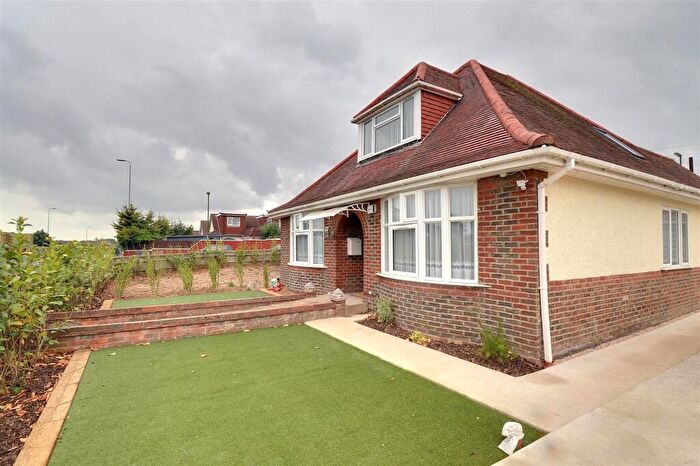 1 Bedroom Property To Rent In Upper Brighton Road, Sompting, BN15