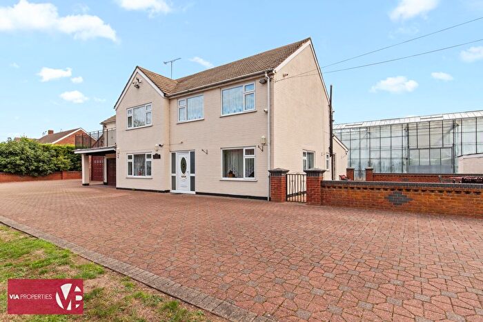 3 Bedroom Detached House To Rent In Netherhall Road, Roydon, CM19