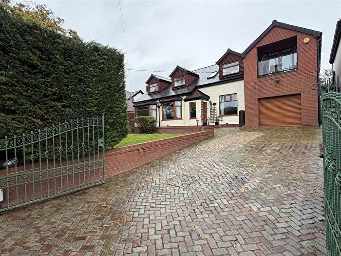 5 Bedroom Detached House For Sale In Mottram Old Road, Stalybridge, SK15